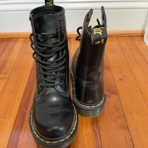 Doc Martin’s 1460 womens black smooth leather lace up boot